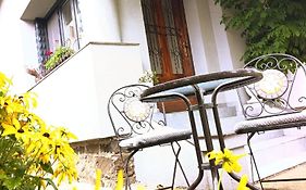 Casa cu trandafiri